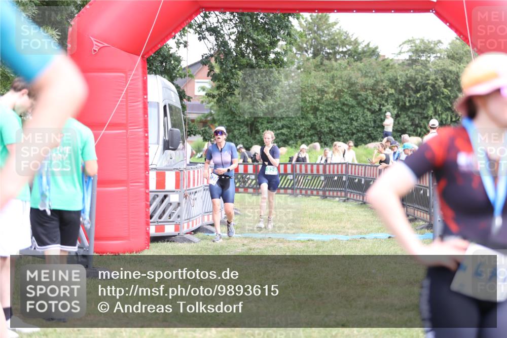 21.06.2026 - 29. Vierlanden-Triathlon Andreas Tolksdorf http://msf.ph/oto/9893615 21.06.2026 14:13:30 Ziel 771, 829, 1128, 771, 829, 1128 meine-sportfotos.de