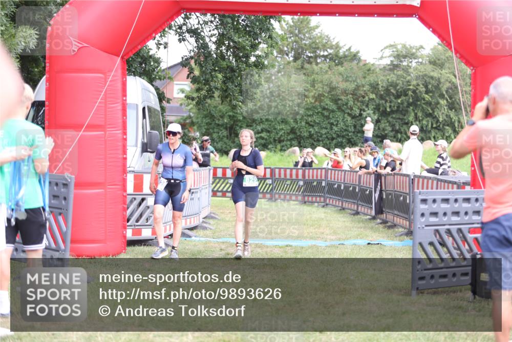 21.06.2026 - 29. Vierlanden-Triathlon Andreas Tolksdorf http://msf.ph/oto/9893626 21.06.2026 14:13:32 Ziel 771, 829, 1128, 771, 829, 1128 meine-sportfotos.de