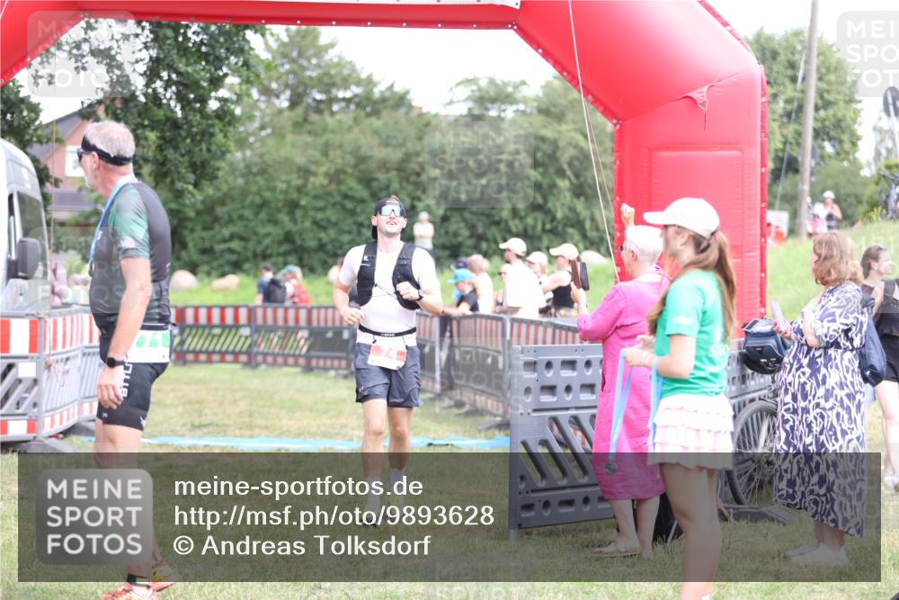 21.06.2026 - 29. Vierlanden-Triathlon Andreas Tolksdorf http://msf.ph/oto/9893628 21.06.2026 14:13:57 Ziel 74, 1112, 1139, 74, 1112, 1139 meine-sportfotos.de