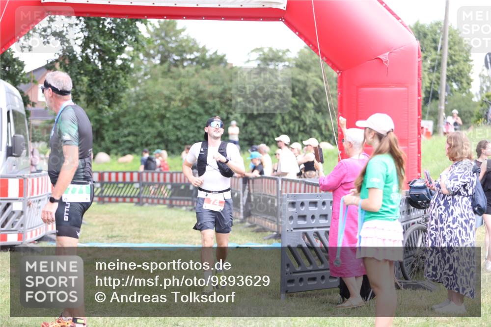 21.06.2026 - 29. Vierlanden-Triathlon Andreas Tolksdorf http://msf.ph/oto/9893629 21.06.2026 14:13:57 Ziel 74, 1112, 1139, 74, 1112, 1139 meine-sportfotos.de