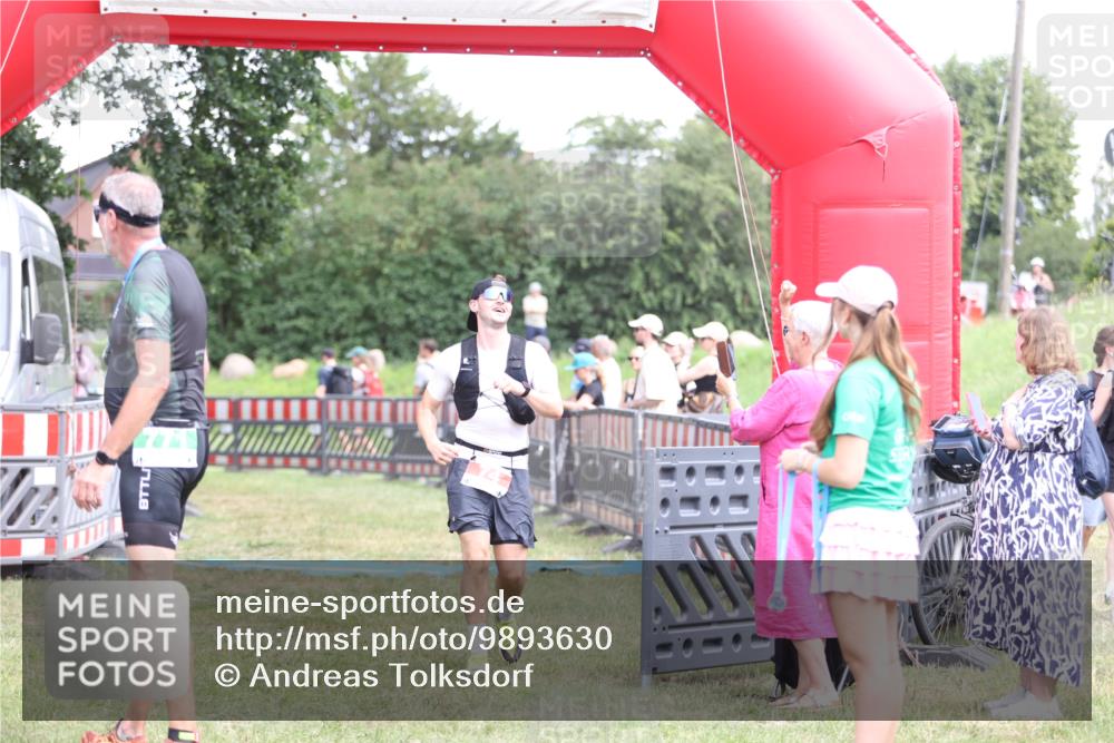 21.06.2026 - 29. Vierlanden-Triathlon Andreas Tolksdorf http://msf.ph/oto/9893630 21.06.2026 14:13:57 Ziel 74, 1112, 1139, 74, 1112, 1139 meine-sportfotos.de