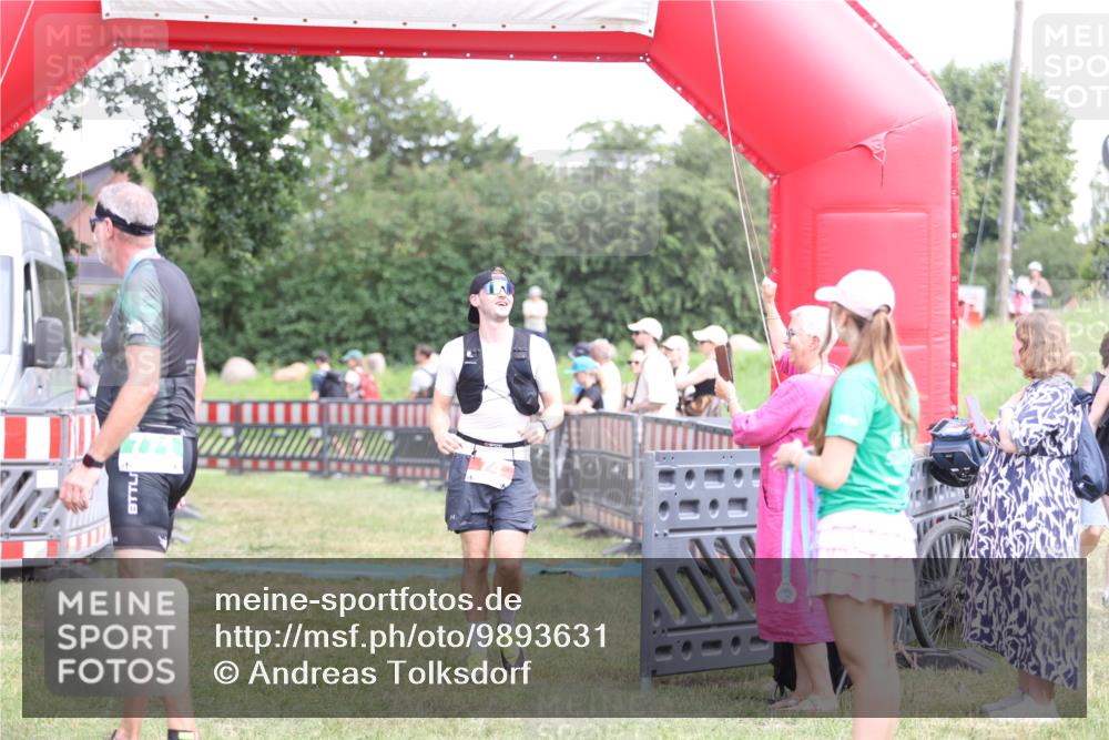 21.06.2026 - 29. Vierlanden-Triathlon Andreas Tolksdorf http://msf.ph/oto/9893631 21.06.2026 14:13:57 Ziel 74, 1112, 1139, 74, 1112, 1139 meine-sportfotos.de