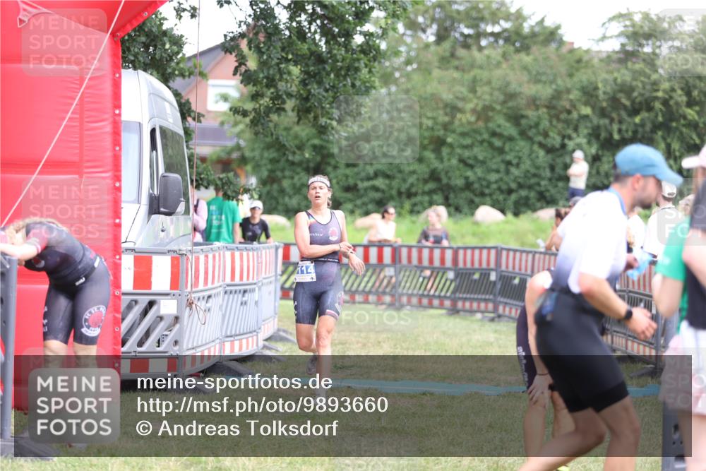 21.06.2026 - 29. Vierlanden-Triathlon Andreas Tolksdorf http://msf.ph/oto/9893660 21.06.2026 14:14:15 Ziel 1114, 1157, 1114, 1157 meine-sportfotos.de