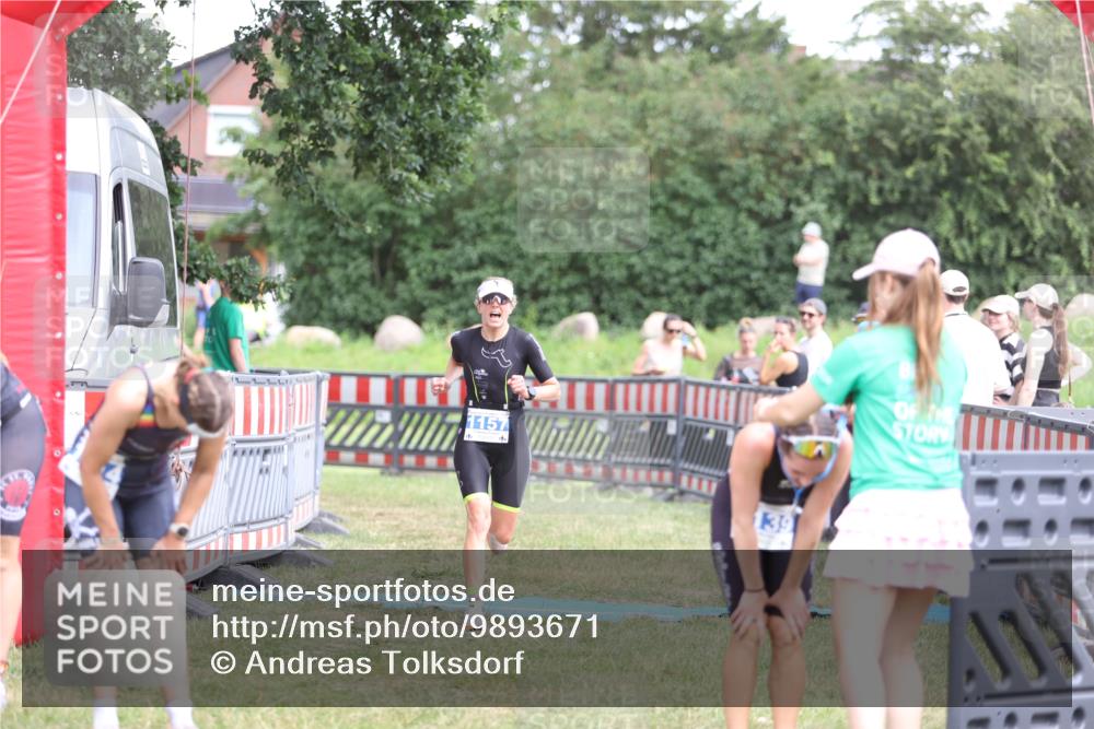 21.06.2026 - 29. Vierlanden-Triathlon Andreas Tolksdorf http://msf.ph/oto/9893671 21.06.2026 14:14:19 Ziel 1114, 1157, 1114, 1157 meine-sportfotos.de