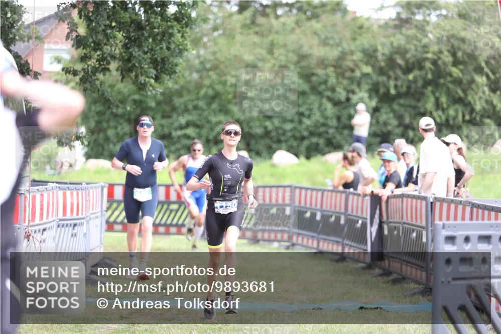 21.06.2026 - 29. Vierlanden-Triathlon Andreas Tolksdorf http://msf.ph/oto/9893681 21.06.2026 14:15:25 Ziel 158, 662, 1150, 158, 662, 1150 meine-sportfotos.de