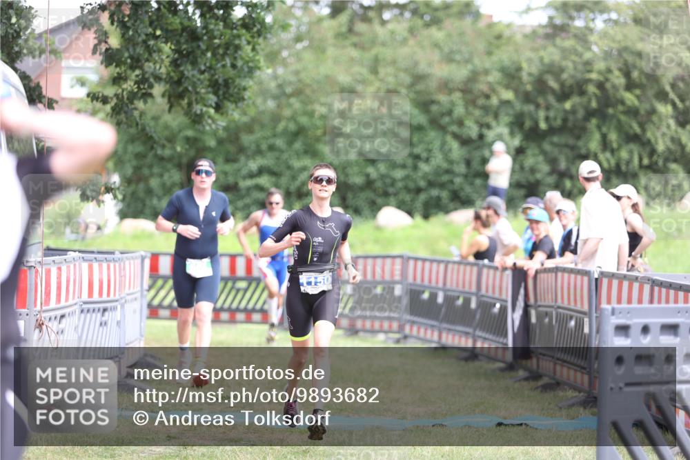 21.06.2026 - 29. Vierlanden-Triathlon Andreas Tolksdorf http://msf.ph/oto/9893682 21.06.2026 14:15:25 Ziel 158, 662, 1150, 158, 662, 1150 meine-sportfotos.de