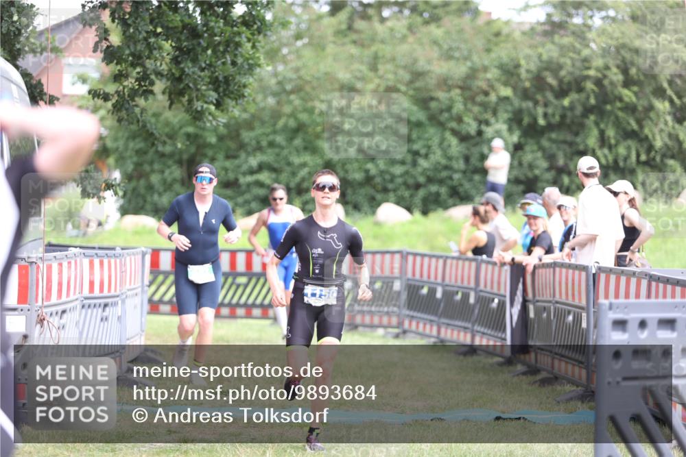 21.06.2026 - 29. Vierlanden-Triathlon Andreas Tolksdorf http://msf.ph/oto/9893684 21.06.2026 14:15:25 Ziel 158, 662, 1150, 158, 662, 1150 meine-sportfotos.de
