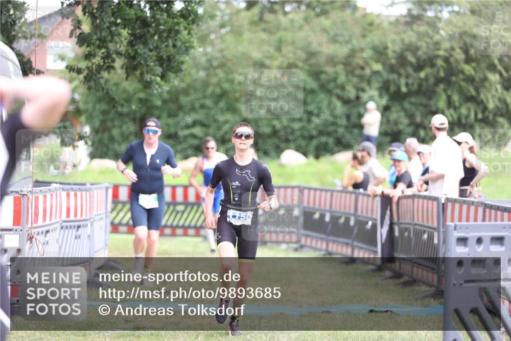 21.06.2026 - 29. Vierlanden-Triathlon Andreas Tolksdorf http://msf.ph/oto/9893685 21.06.2026 14:15:25 Ziel 158, 662, 1150, 158, 662, 1150 meine-sportfotos.de