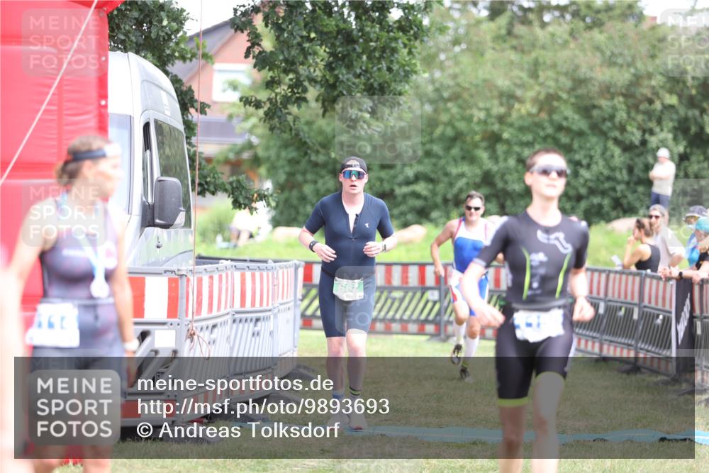 21.06.2026 - 29. Vierlanden-Triathlon Andreas Tolksdorf http://msf.ph/oto/9893693 21.06.2026 14:15:26 Ziel 158, 662, 1150, 158, 662, 1150 meine-sportfotos.de