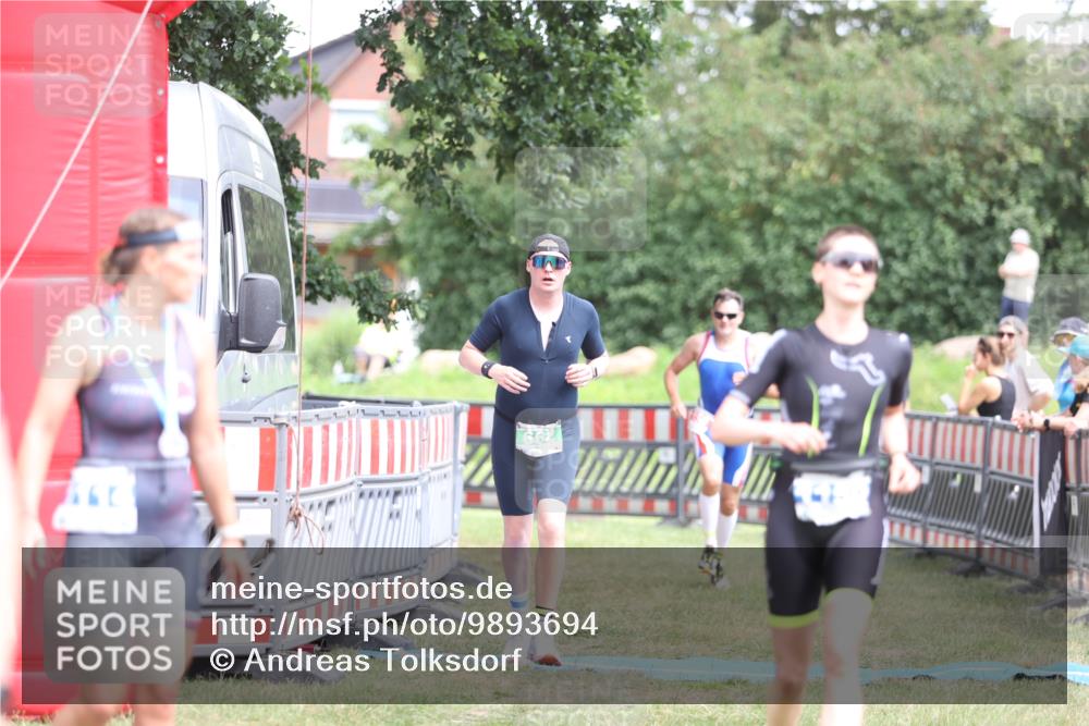 21.06.2026 - 29. Vierlanden-Triathlon Andreas Tolksdorf http://msf.ph/oto/9893694 21.06.2026 14:15:26 Ziel 158, 662, 1150, 158, 662, 1150 meine-sportfotos.de