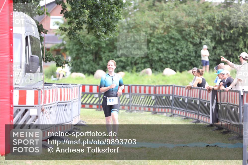 21.06.2026 - 29. Vierlanden-Triathlon Andreas Tolksdorf http://msf.ph/oto/9893703 21.06.2026 14:16:07 Ziel 232, 1138, 232, 1138 meine-sportfotos.de