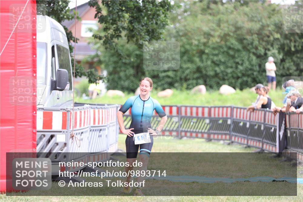 21.06.2026 - 29. Vierlanden-Triathlon Andreas Tolksdorf http://msf.ph/oto/9893714 21.06.2026 14:16:09 Ziel 232, 1138, 232, 1138 meine-sportfotos.de