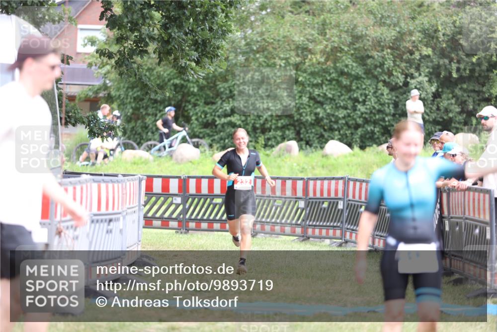 21.06.2026 - 29. Vierlanden-Triathlon Andreas Tolksdorf http://msf.ph/oto/9893719 21.06.2026 14:16:12 Ziel 232, 232 meine-sportfotos.de