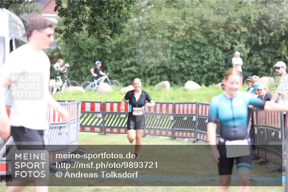 21.06.2026 - 29. Vierlanden-Triathlon Andreas Tolksdorf http://msf.ph/oto/9893721 21.06.2026 14:16:13 Ziel 232, 232 meine-sportfotos.de