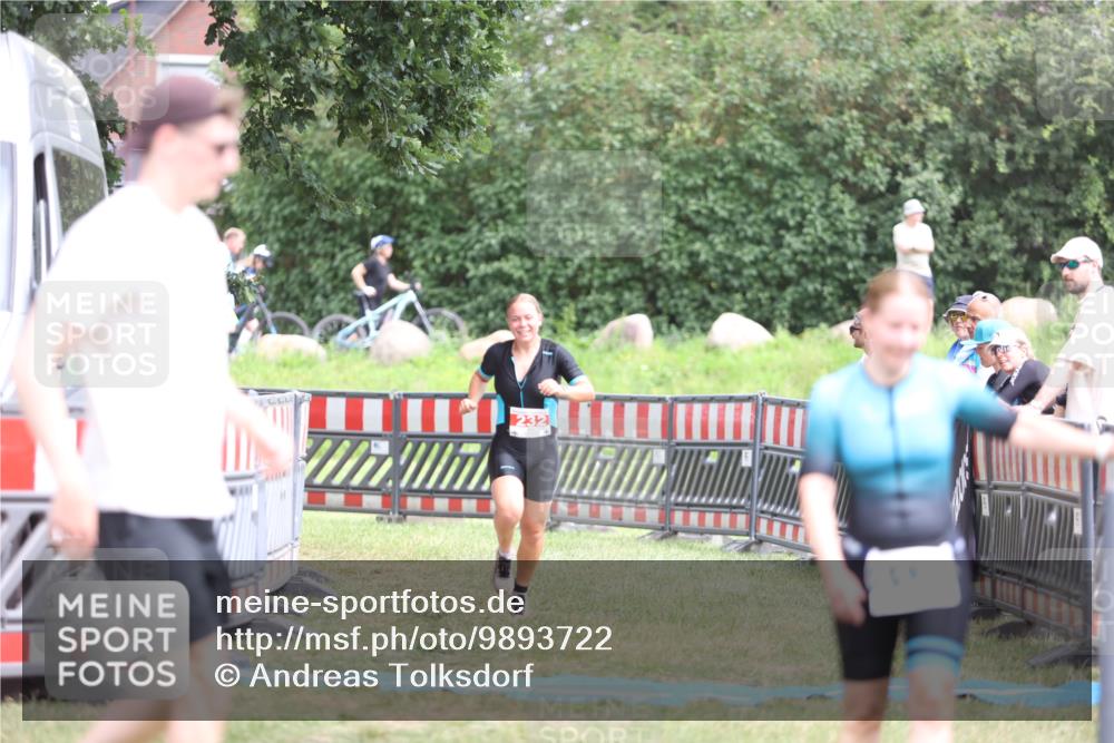 21.06.2026 - 29. Vierlanden-Triathlon Andreas Tolksdorf http://msf.ph/oto/9893722 21.06.2026 14:16:13 Ziel 232, 232 meine-sportfotos.de