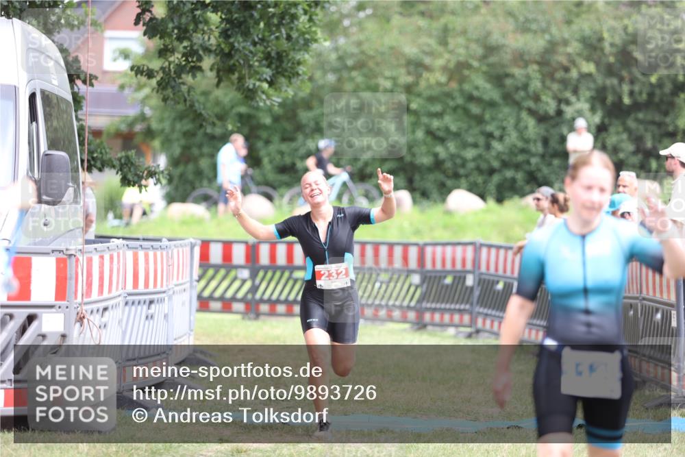21.06.2026 - 29. Vierlanden-Triathlon Andreas Tolksdorf http://msf.ph/oto/9893726 21.06.2026 14:16:14 Ziel 232, 232 meine-sportfotos.de