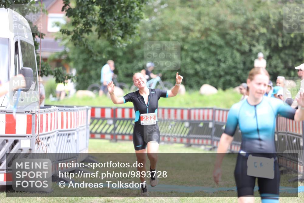 21.06.2026 - 29. Vierlanden-Triathlon Andreas Tolksdorf http://msf.ph/oto/9893728 21.06.2026 14:16:14 Ziel 232, 232 meine-sportfotos.de