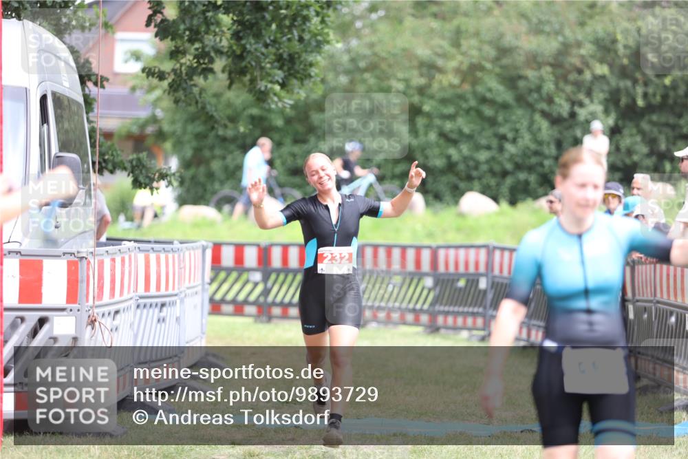 21.06.2026 - 29. Vierlanden-Triathlon Andreas Tolksdorf http://msf.ph/oto/9893729 21.06.2026 14:16:15 Ziel 232, 232 meine-sportfotos.de