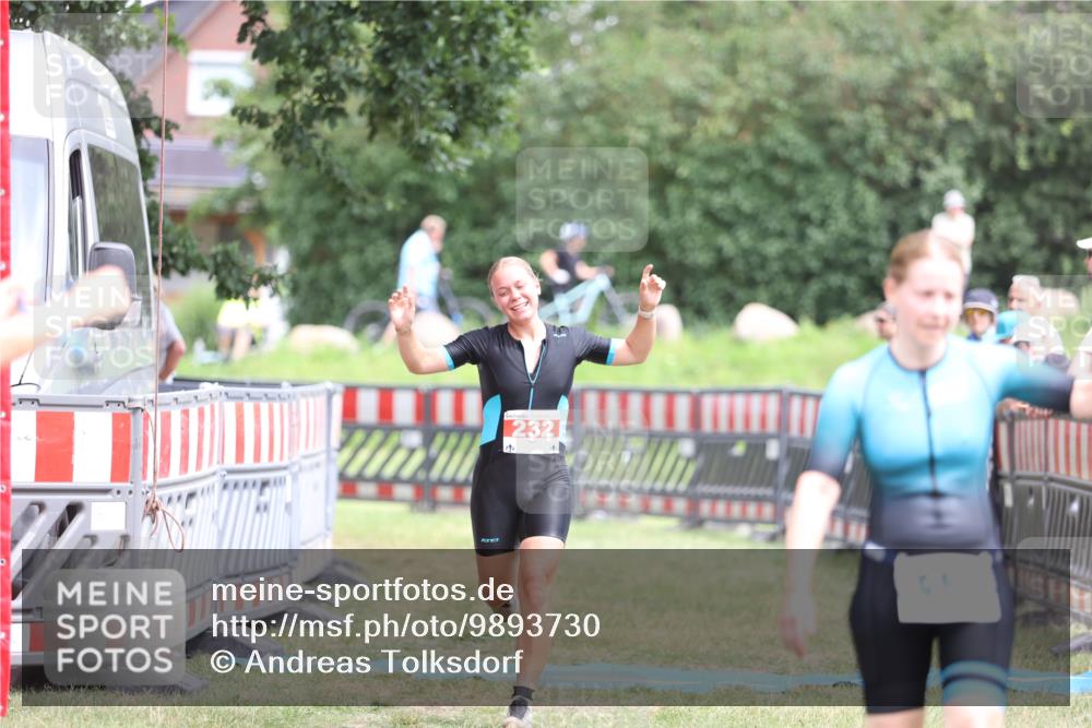 21.06.2026 - 29. Vierlanden-Triathlon Andreas Tolksdorf http://msf.ph/oto/9893730 21.06.2026 14:16:15 Ziel 232, 232 meine-sportfotos.de