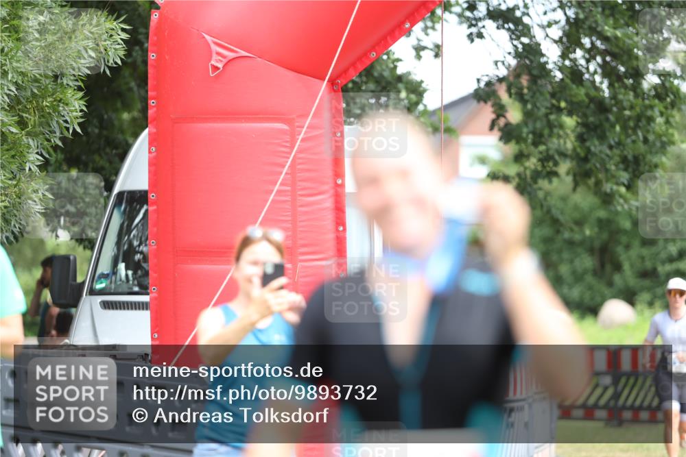 21.06.2026 - 29. Vierlanden-Triathlon Andreas Tolksdorf http://msf.ph/oto/9893732 21.06.2026 14:16:25 Ziel 1147, 1147 meine-sportfotos.de