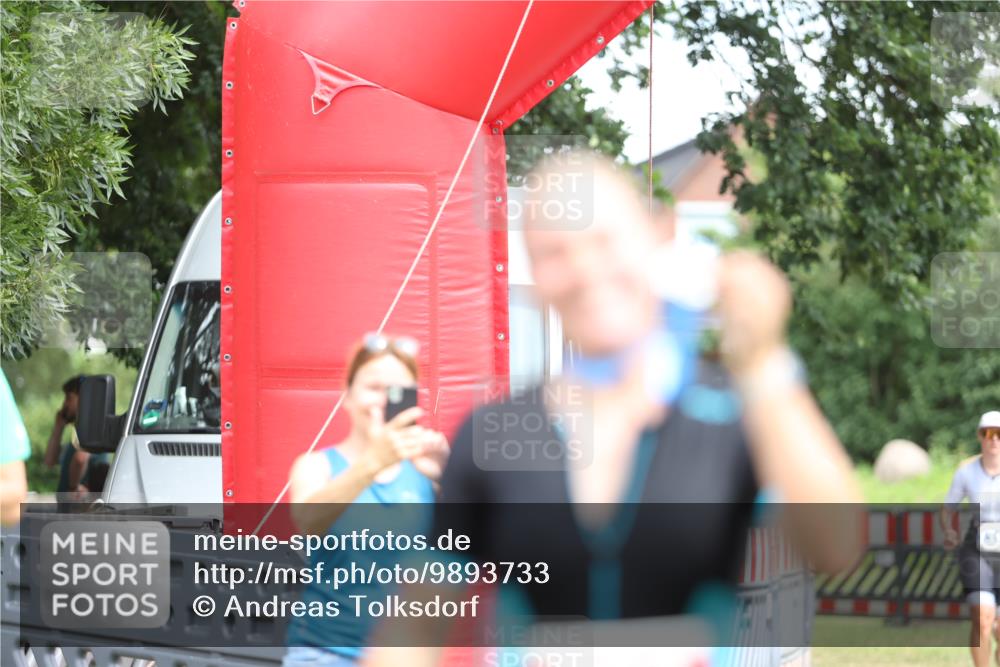 21.06.2026 - 29. Vierlanden-Triathlon Andreas Tolksdorf http://msf.ph/oto/9893733 21.06.2026 14:16:25 Ziel 1147, 1147 meine-sportfotos.de