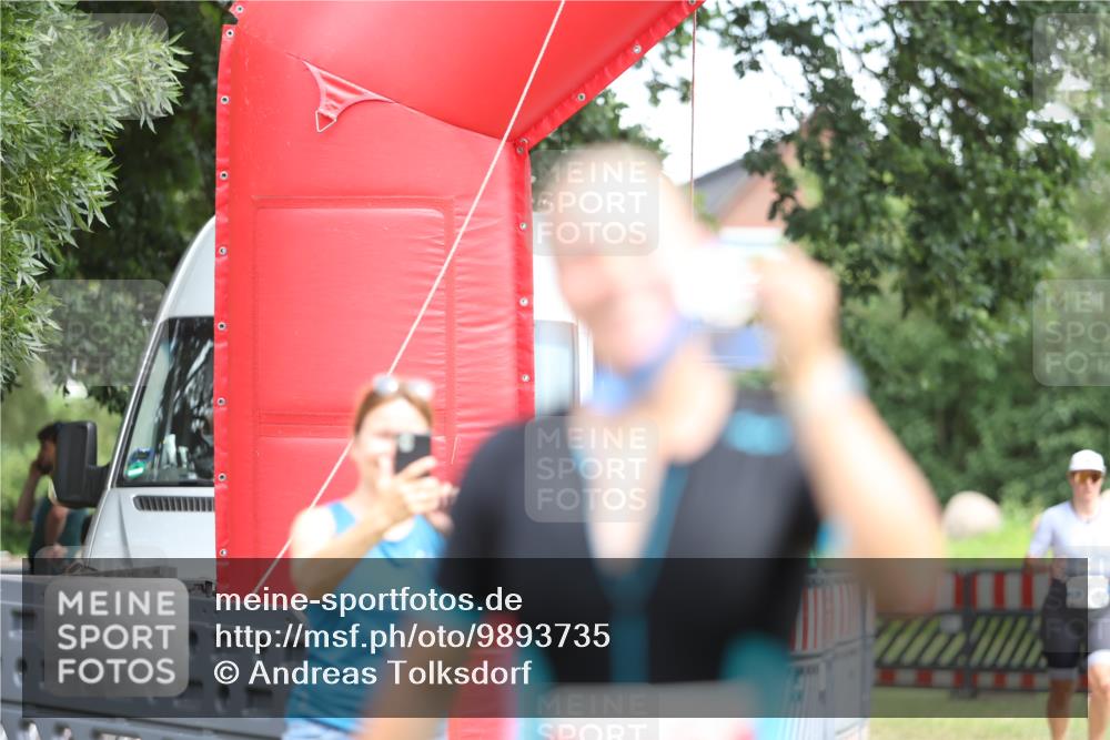 21.06.2026 - 29. Vierlanden-Triathlon Andreas Tolksdorf http://msf.ph/oto/9893735 21.06.2026 14:16:25 Ziel 1147, 1147 meine-sportfotos.de