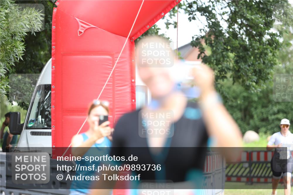 21.06.2026 - 29. Vierlanden-Triathlon Andreas Tolksdorf http://msf.ph/oto/9893736 21.06.2026 14:16:25 Ziel 1147, 1147 meine-sportfotos.de