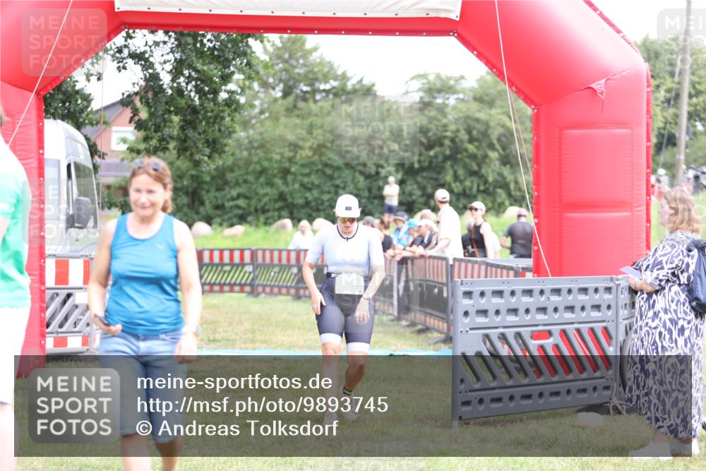 21.06.2026 - 29. Vierlanden-Triathlon Andreas Tolksdorf http://msf.ph/oto/9893745 21.06.2026 14:16:30 Ziel 830, 1144, 1147, 830, 1144, 1147 meine-sportfotos.de