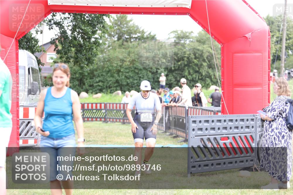 21.06.2026 - 29. Vierlanden-Triathlon Andreas Tolksdorf http://msf.ph/oto/9893746 21.06.2026 14:16:30 Ziel 830, 1144, 1147, 830, 1144, 1147 meine-sportfotos.de