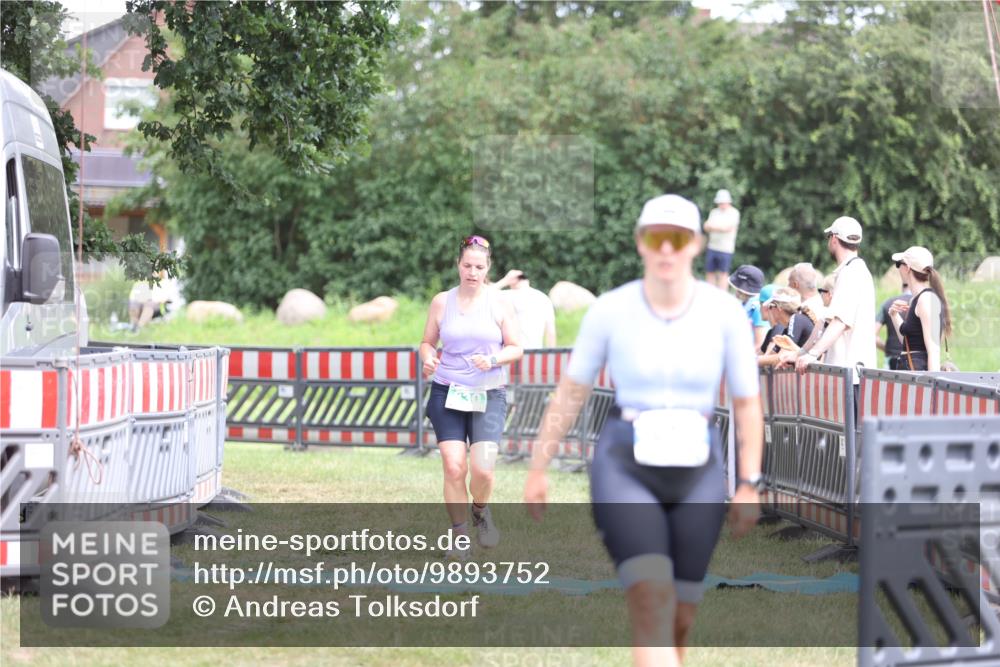 21.06.2026 - 29. Vierlanden-Triathlon Andreas Tolksdorf http://msf.ph/oto/9893752 21.06.2026 14:16:36 Ziel 830, 1144, 830, 1144 meine-sportfotos.de
