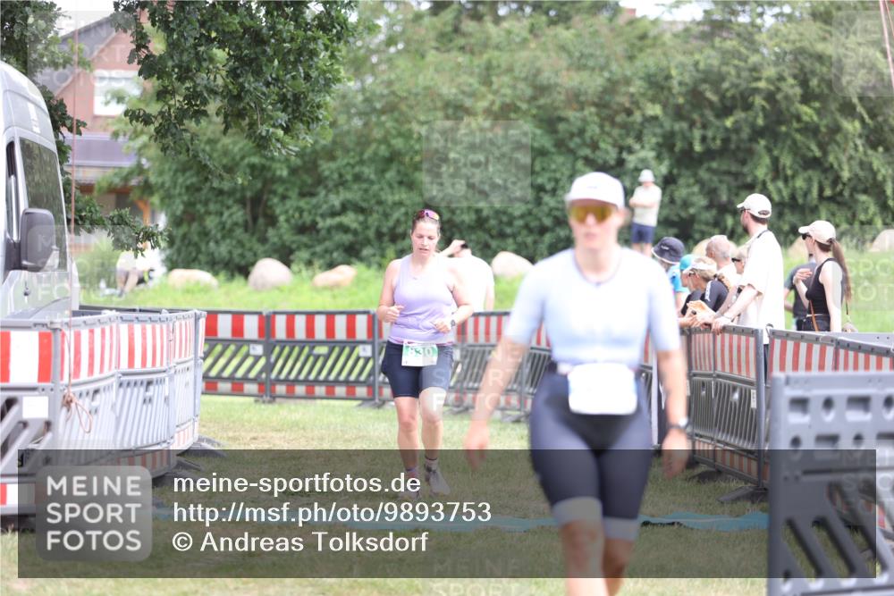 21.06.2026 - 29. Vierlanden-Triathlon Andreas Tolksdorf http://msf.ph/oto/9893753 21.06.2026 14:16:36 Ziel 830, 1144, 830, 1144 meine-sportfotos.de