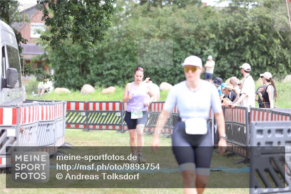 21.06.2026 - 29. Vierlanden-Triathlon Andreas Tolksdorf http://msf.ph/oto/9893754 21.06.2026 14:16:36 Ziel 830, 1144, 830, 1144 meine-sportfotos.de