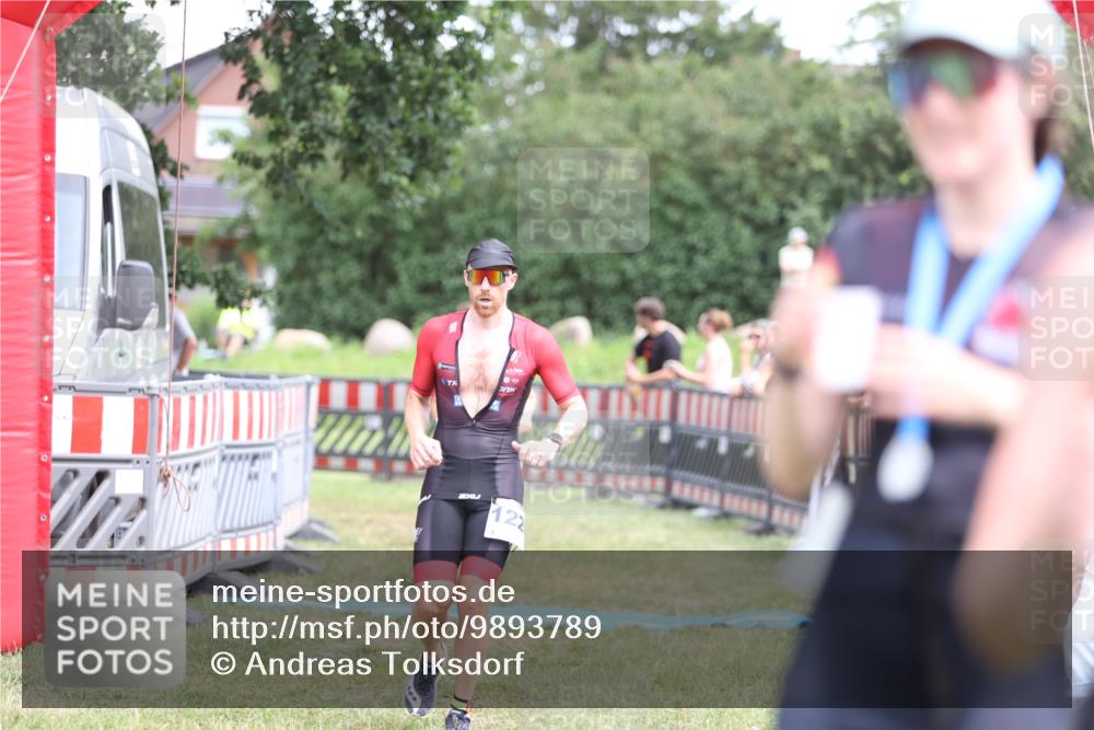 21.06.2026 - 29. Vierlanden-Triathlon Andreas Tolksdorf http://msf.ph/oto/9893789 21.06.2026 14:17:04 Ziel 850, 1129, 1155, 1220, 850, 1129, 1155, 1220 meine-sportfotos.de