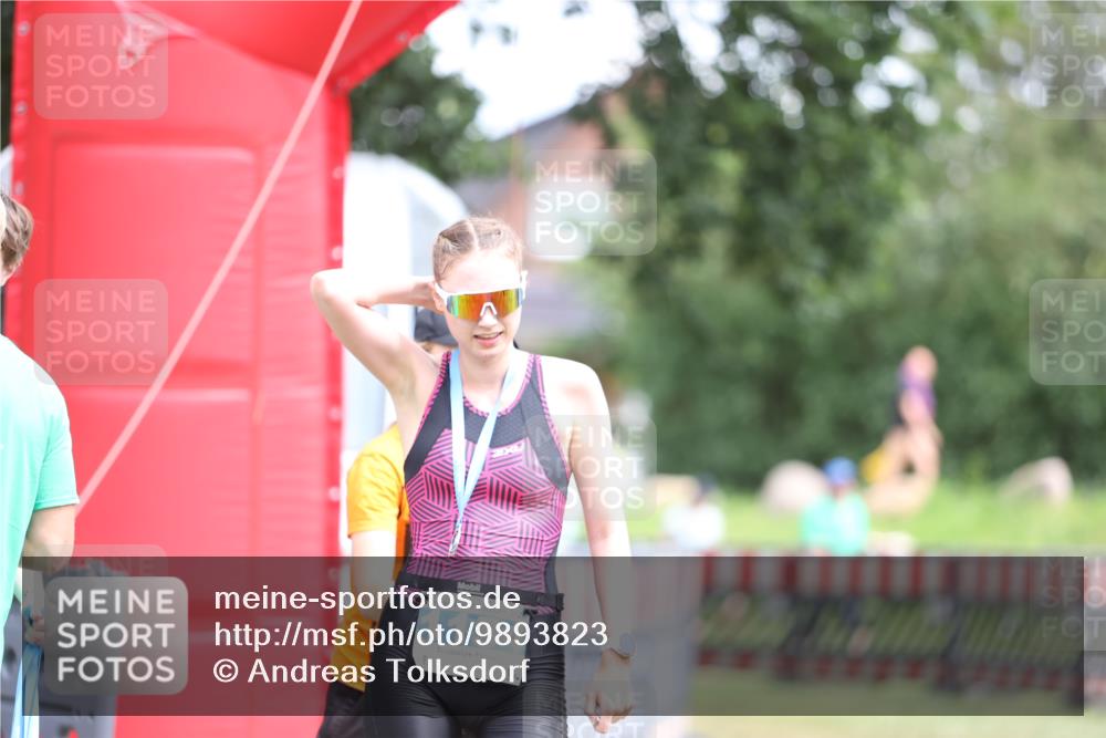 21.06.2026 - 29. Vierlanden-Triathlon Andreas Tolksdorf http://msf.ph/oto/9893823 21.06.2026 14:18:01 Ziel  meine-sportfotos.de