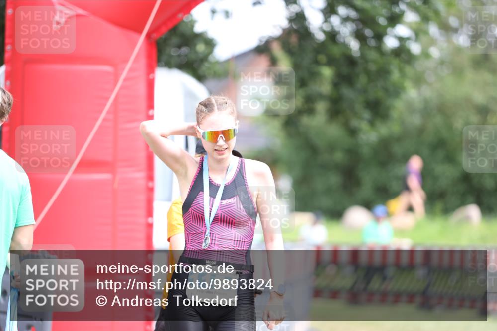 21.06.2026 - 29. Vierlanden-Triathlon Andreas Tolksdorf http://msf.ph/oto/9893824 21.06.2026 14:18:01 Ziel  meine-sportfotos.de