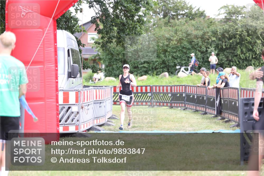 21.06.2026 - 29. Vierlanden-Triathlon Andreas Tolksdorf http://msf.ph/oto/9893847 21.06.2026 14:18:30 Ziel 1110, 1110 meine-sportfotos.de