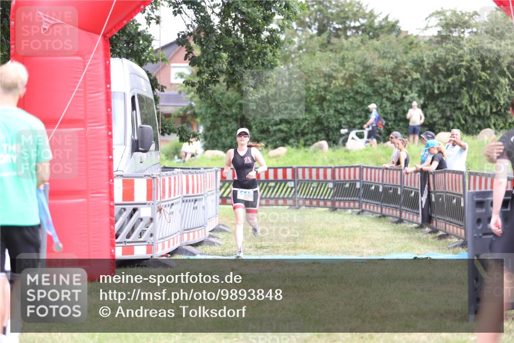 21.06.2026 - 29. Vierlanden-Triathlon Andreas Tolksdorf http://msf.ph/oto/9893848 21.06.2026 14:18:30 Ziel 1110, 1110 meine-sportfotos.de