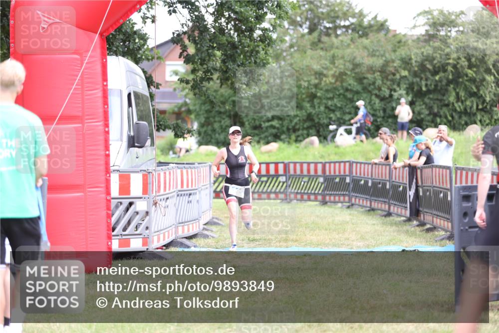 21.06.2026 - 29. Vierlanden-Triathlon Andreas Tolksdorf http://msf.ph/oto/9893849 21.06.2026 14:18:30 Ziel 1110, 1110 meine-sportfotos.de