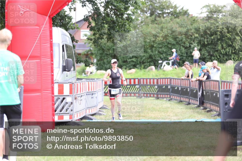 21.06.2026 - 29. Vierlanden-Triathlon Andreas Tolksdorf http://msf.ph/oto/9893850 21.06.2026 14:18:30 Ziel 1110, 1110 meine-sportfotos.de