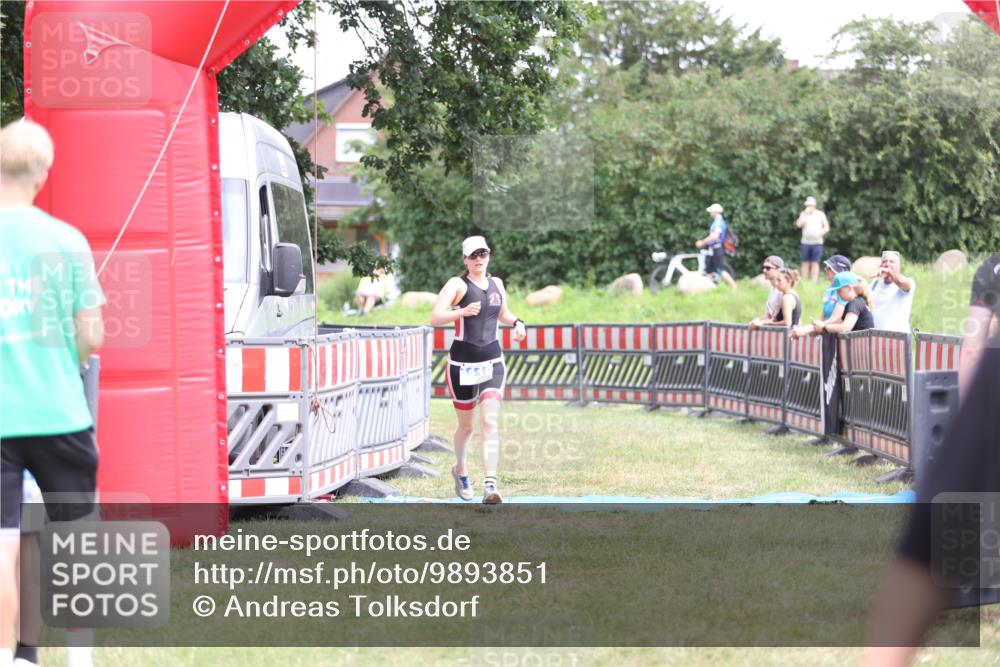 21.06.2026 - 29. Vierlanden-Triathlon Andreas Tolksdorf http://msf.ph/oto/9893851 21.06.2026 14:18:30 Ziel 1110, 1110 meine-sportfotos.de