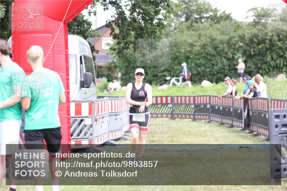 21.06.2026 - 29. Vierlanden-Triathlon Andreas Tolksdorf http://msf.ph/oto/9893857 21.06.2026 14:18:32 Ziel 1110, 1110 meine-sportfotos.de