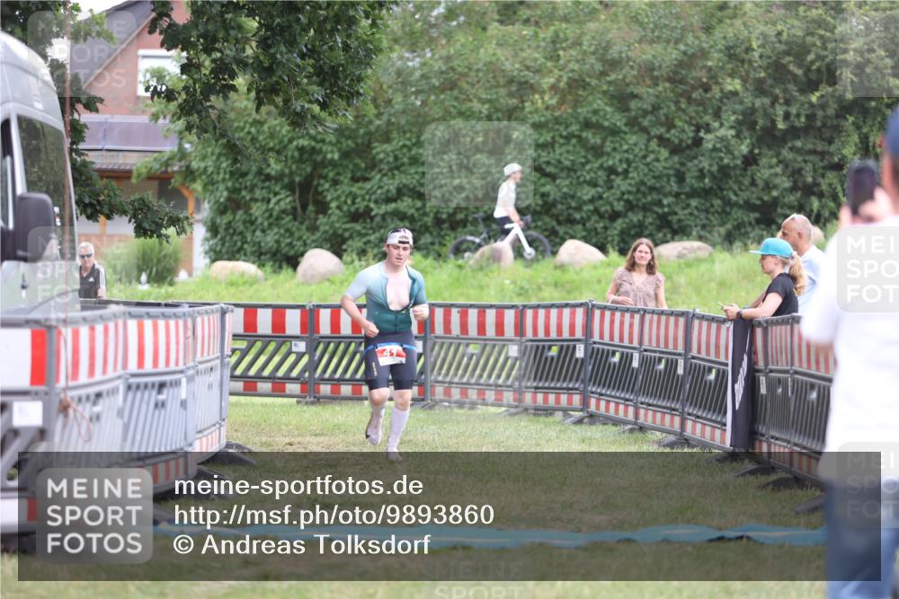 21.06.2026 - 29. Vierlanden-Triathlon Andreas Tolksdorf http://msf.ph/oto/9893860 21.06.2026 14:29:34 Ziel 41, 41 meine-sportfotos.de