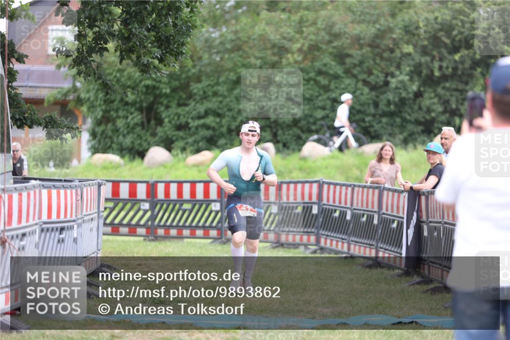 21.06.2026 - 29. Vierlanden-Triathlon Andreas Tolksdorf http://msf.ph/oto/9893862 21.06.2026 14:29:35 Ziel 41, 1186, 41, 1186 meine-sportfotos.de