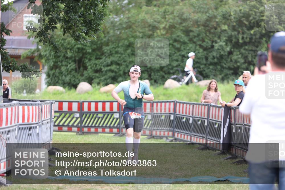 21.06.2026 - 29. Vierlanden-Triathlon Andreas Tolksdorf http://msf.ph/oto/9893863 21.06.2026 14:29:35 Ziel 41, 1186, 41, 1186 meine-sportfotos.de
