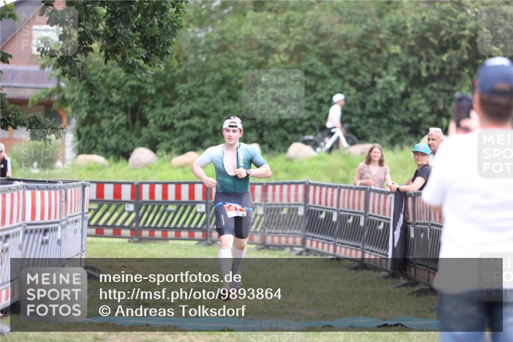 21.06.2026 - 29. Vierlanden-Triathlon Andreas Tolksdorf http://msf.ph/oto/9893864 21.06.2026 14:29:35 Ziel 41, 1186, 41, 1186 meine-sportfotos.de