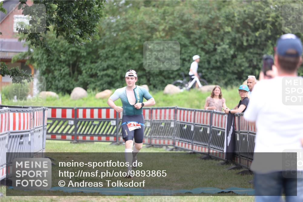21.06.2026 - 29. Vierlanden-Triathlon Andreas Tolksdorf http://msf.ph/oto/9893865 21.06.2026 14:29:35 Ziel 41, 1186, 41, 1186 meine-sportfotos.de