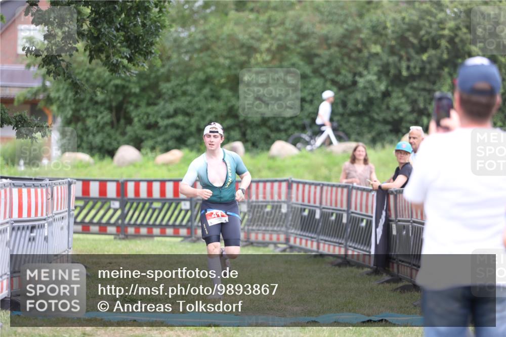 21.06.2026 - 29. Vierlanden-Triathlon Andreas Tolksdorf http://msf.ph/oto/9893867 21.06.2026 14:29:35 Ziel 41, 1186, 41, 1186 meine-sportfotos.de