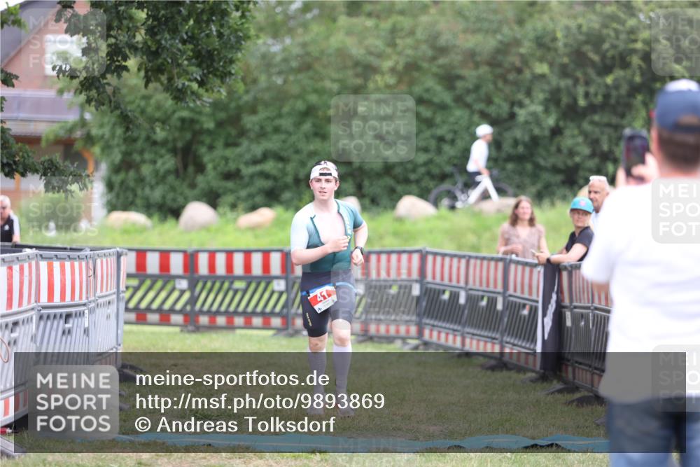 21.06.2026 - 29. Vierlanden-Triathlon Andreas Tolksdorf http://msf.ph/oto/9893869 21.06.2026 14:29:36 Ziel 41, 1186, 41, 1186 meine-sportfotos.de