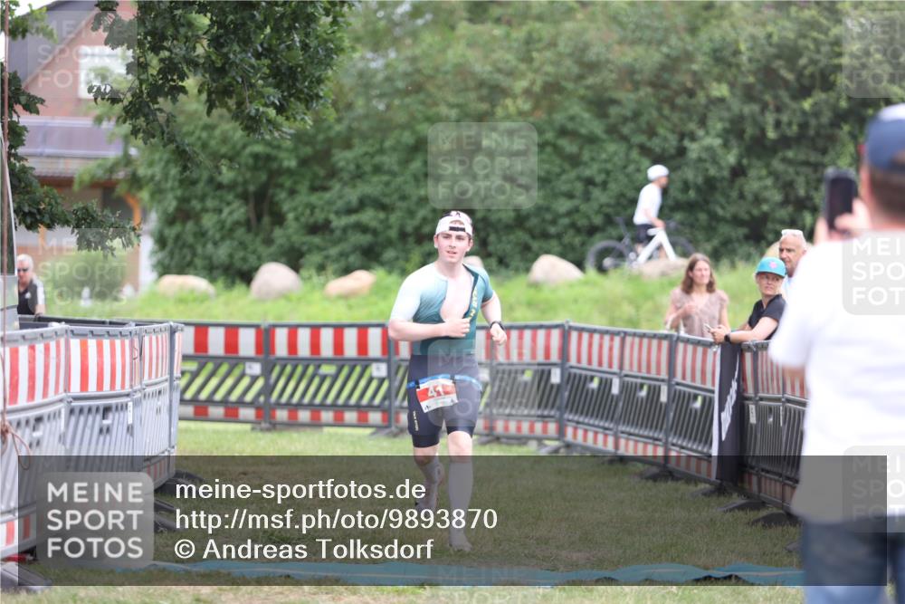 21.06.2026 - 29. Vierlanden-Triathlon Andreas Tolksdorf http://msf.ph/oto/9893870 21.06.2026 14:29:36 Ziel 41, 1186, 41, 1186 meine-sportfotos.de