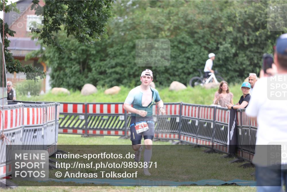 21.06.2026 - 29. Vierlanden-Triathlon Andreas Tolksdorf http://msf.ph/oto/9893871 21.06.2026 14:29:36 Ziel 41, 1186, 41, 1186 meine-sportfotos.de